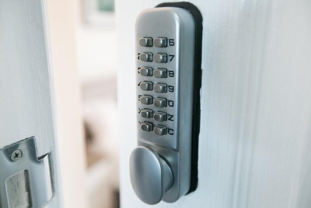Electronic lock key