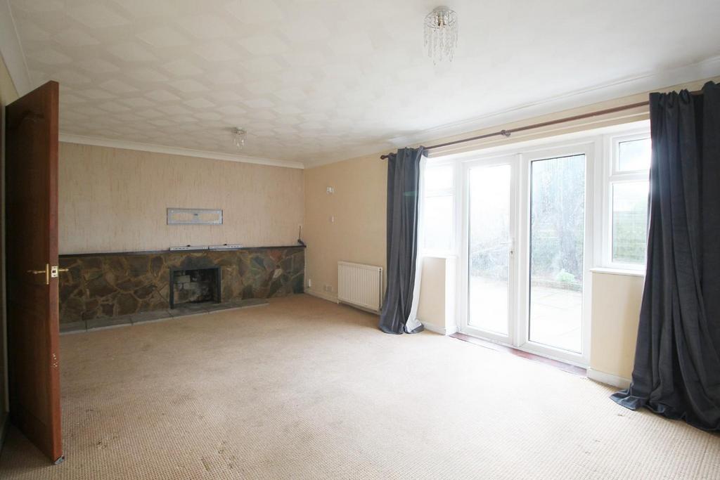 Denzil Avenue, Netley Abbey, Southampton 4 bed house for sale £385,000