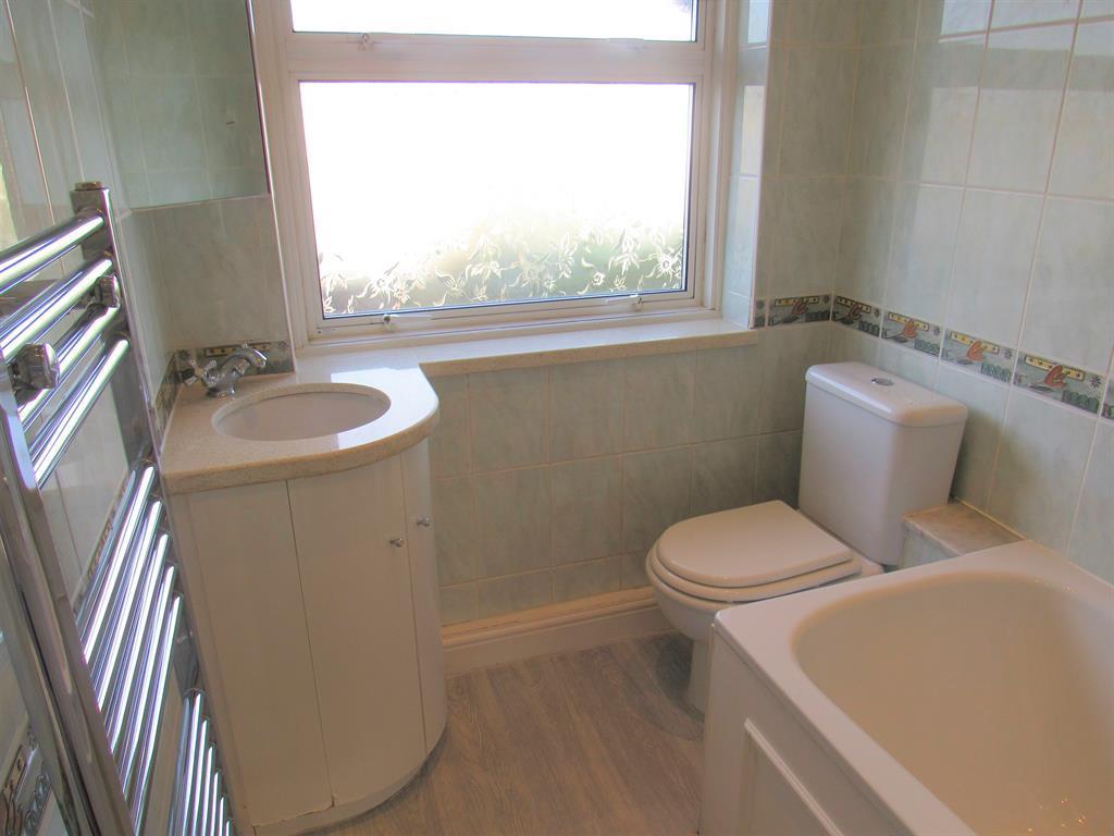 Chestnut Close, Carshalton, Surrey, SM5 2AQ 3 bed terraced house £500,000
