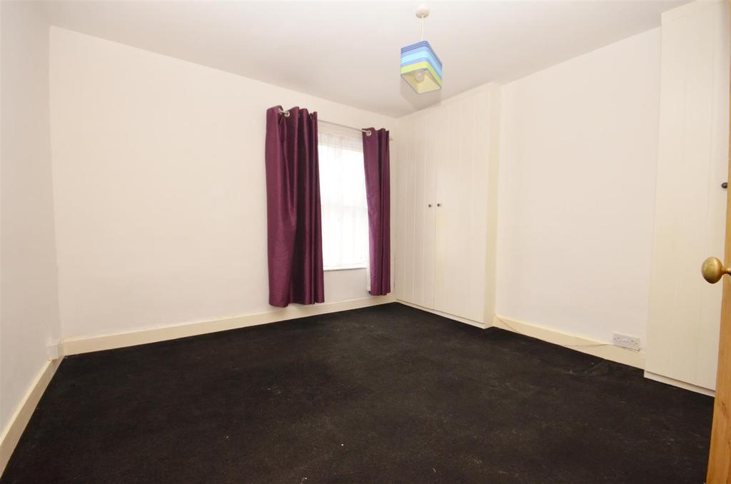 Dunstable Road, Toddington 2 bed terraced house £950 pcm (£219 pw)