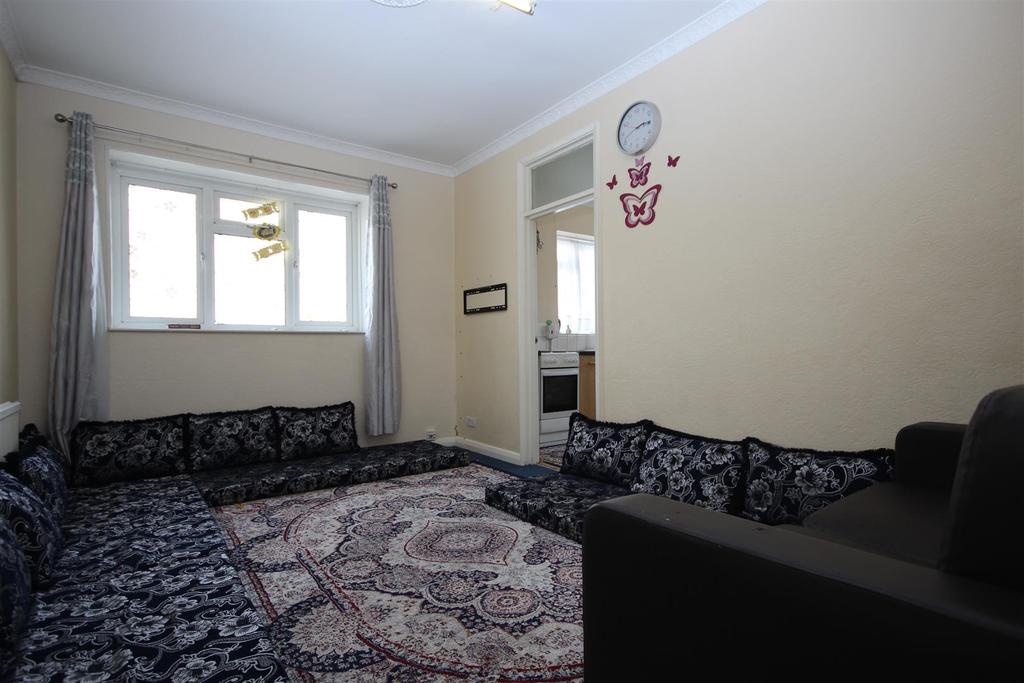Goodson Road, Harlesden, NW10 9LR 2 bed flat £1,647 pcm (£380 pw)