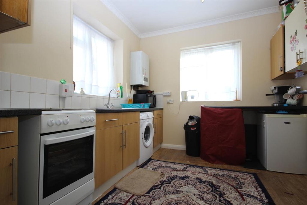 Goodson Road, Harlesden, NW10 9LR 2 bed flat £1,647 pcm (£380 pw)