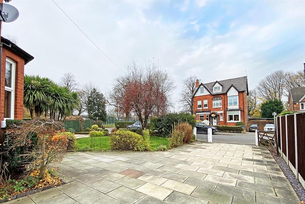 Navigation Road, Altrincham 4 bed semidetached house £770,000