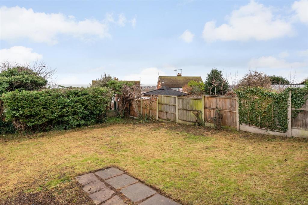 Grimthorpe Avenue, Whitstable 2 bed semidetached bungalow £1,200 pcm
