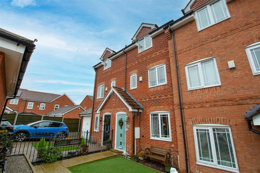 Redbridge Close, Ilkeston 3 bed terraced house £205,000
