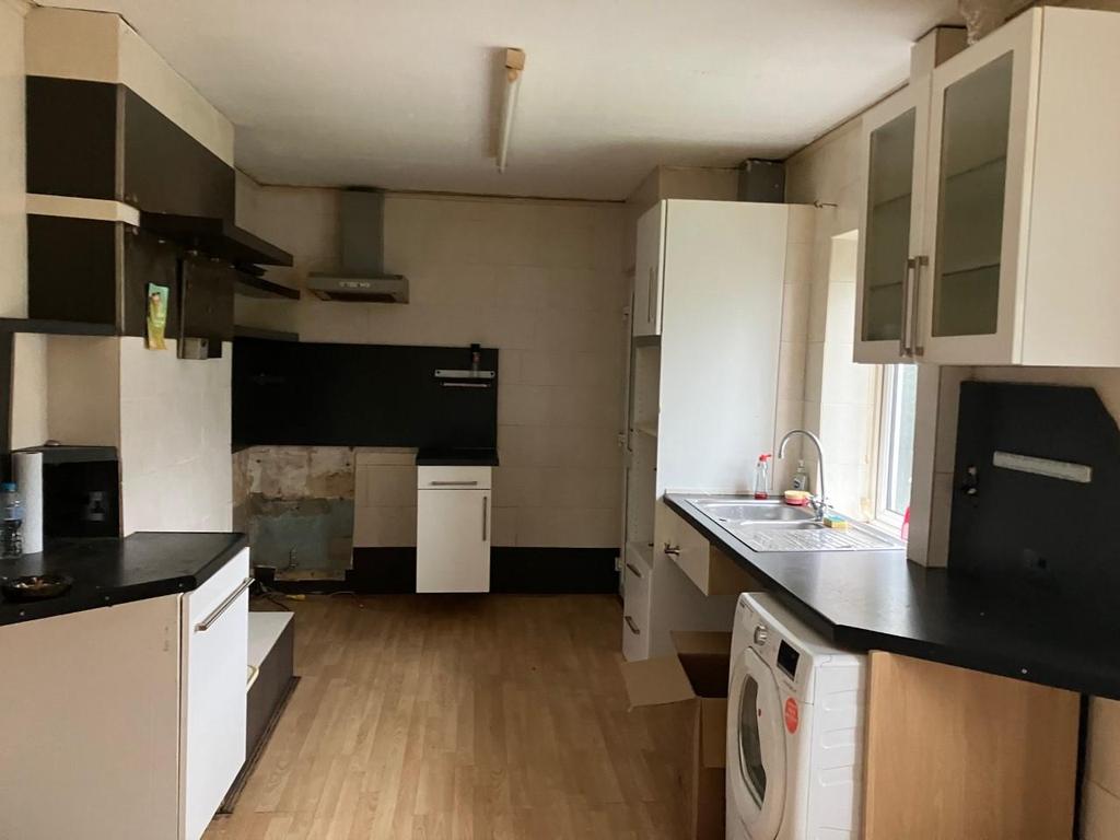 Brokesby Road, Bonymaen, Swansea 3 bed property for sale £90,000