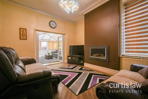 5 bedroom end of terrace house for sale - East Park Road, Blackburn