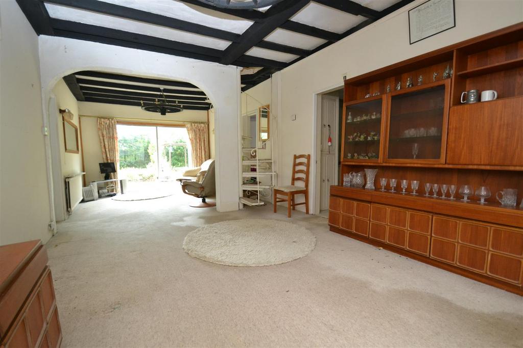 Church Road, Burstow 4 bed detached bungalow £500,000