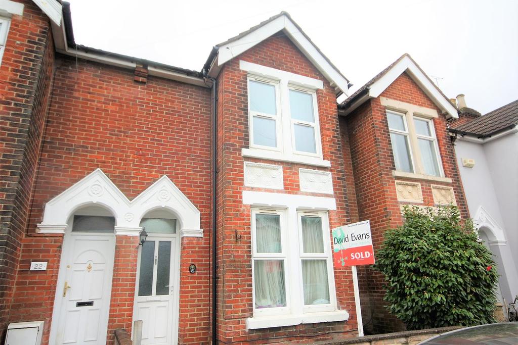 Dutton Lane, Eastleigh 3 bed terraced house £270,000