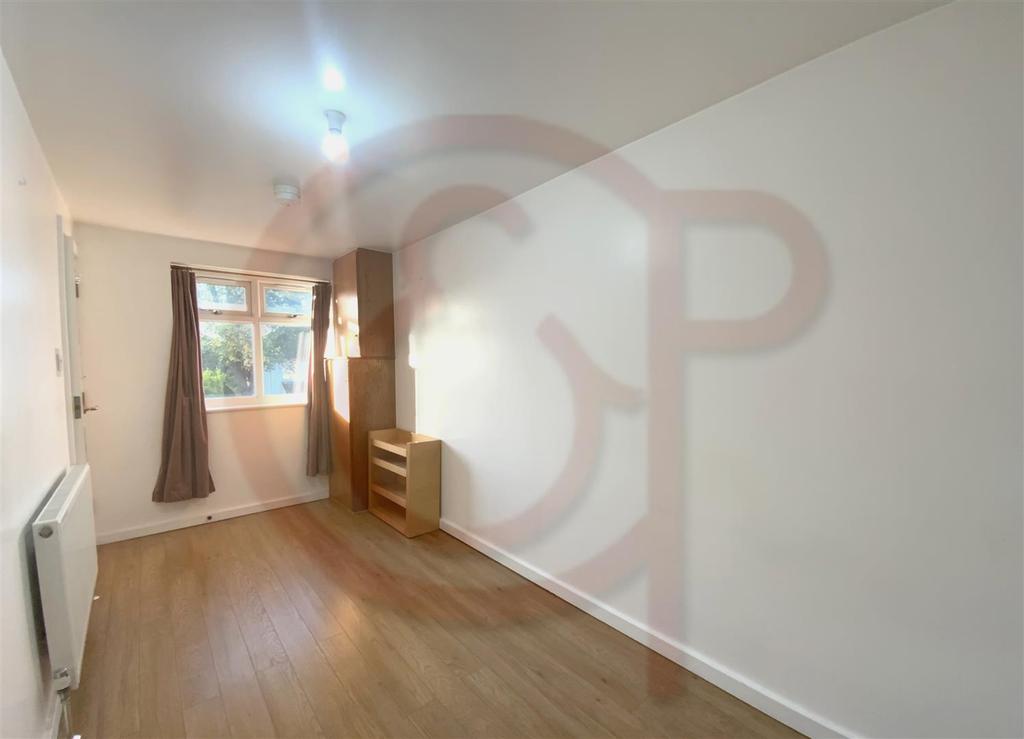 Noel Road, Acton, W3 1 bed flat £1,500 pcm (£346 pw)