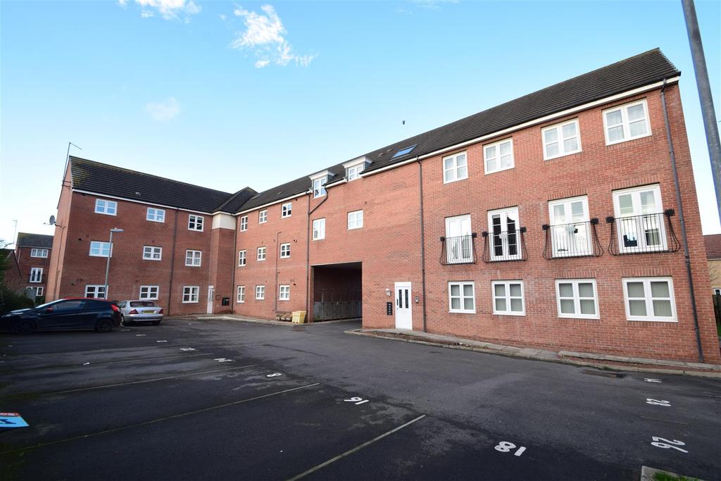 Dukesfield, Shiremoor, Newcastle Upon... 2 bed flat £725 pcm (£167 pw)