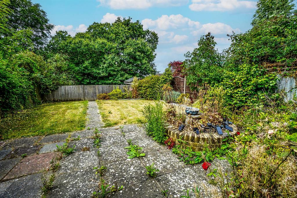 Hollybank Gardens, St. LeonardsOnSea 3 bed semidetached house £335,000