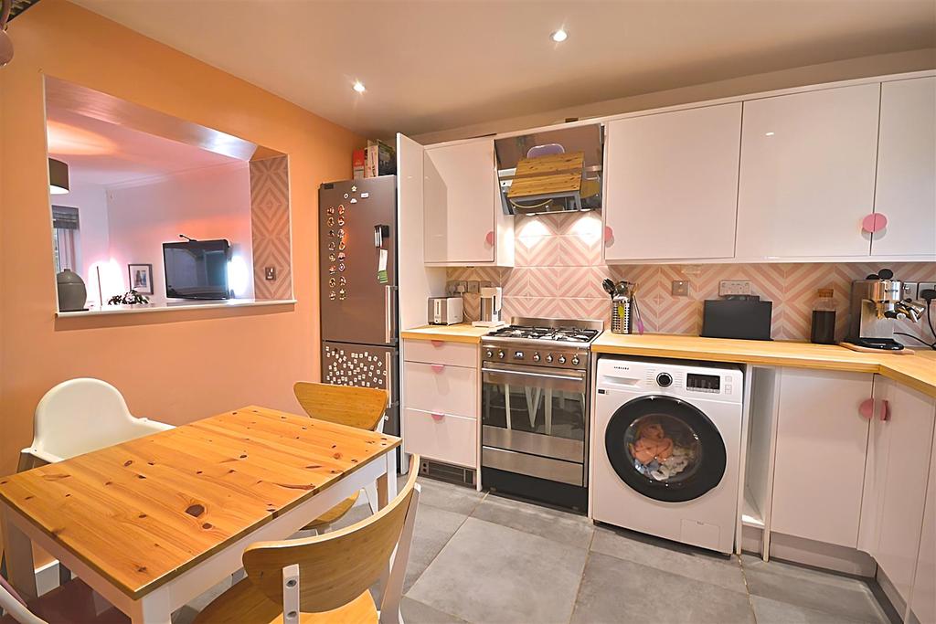 Pine View, Bridport 3 bed terraced house £270,000