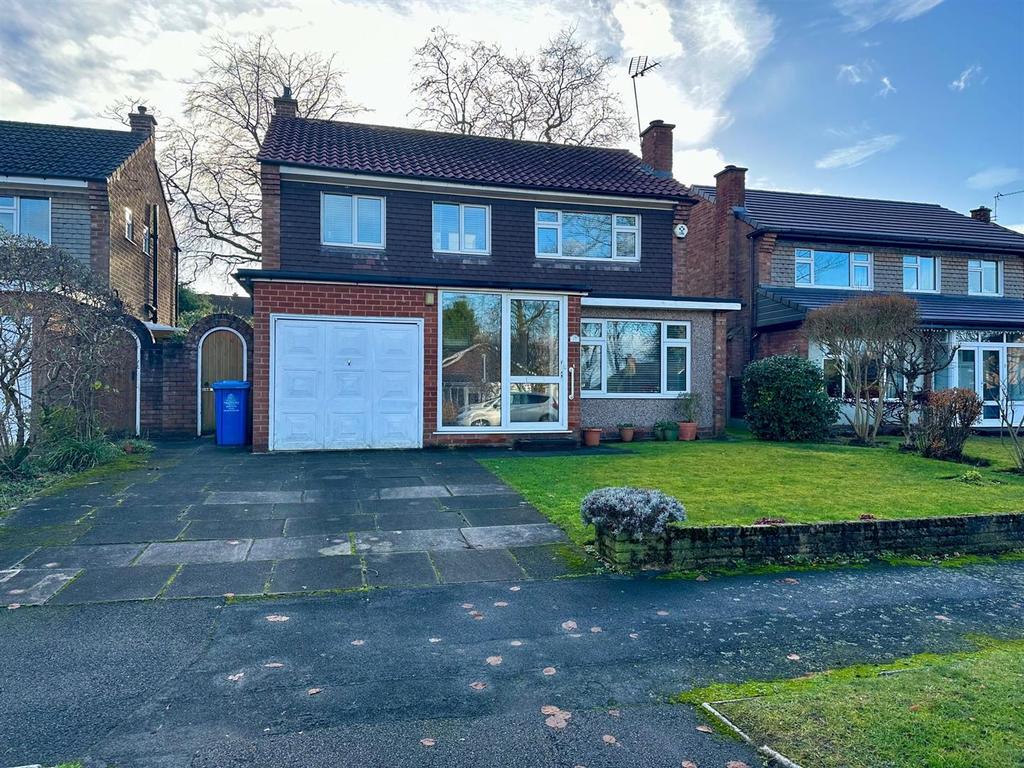 Woburn Drive, Hale, Altrincham 3 bed detached house £1,895 pcm (£437 pw)