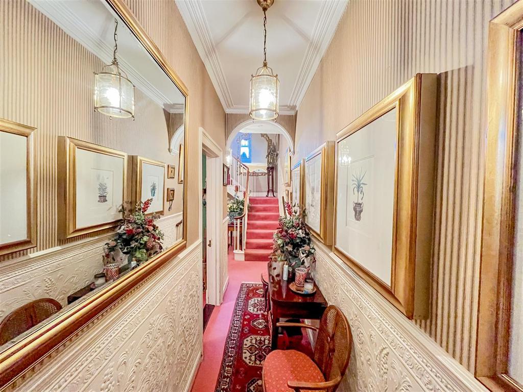 Hallway 1.jpg