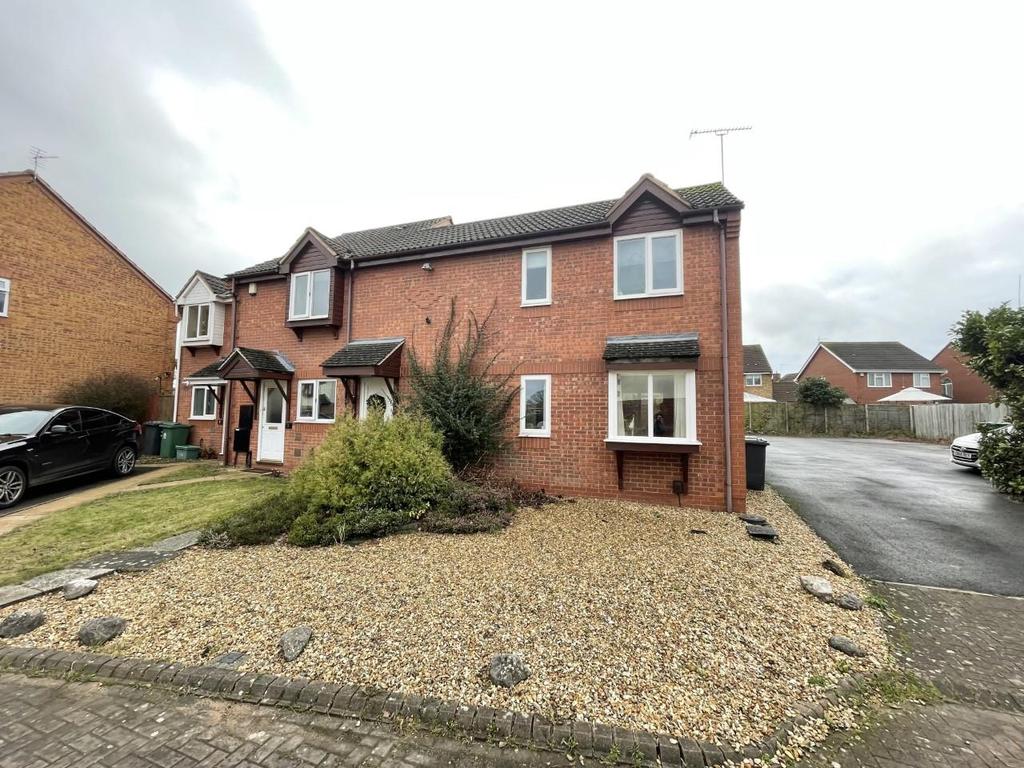 Grenadier Close, Abbeymead, Gloucester 2 bed end of terrace house £