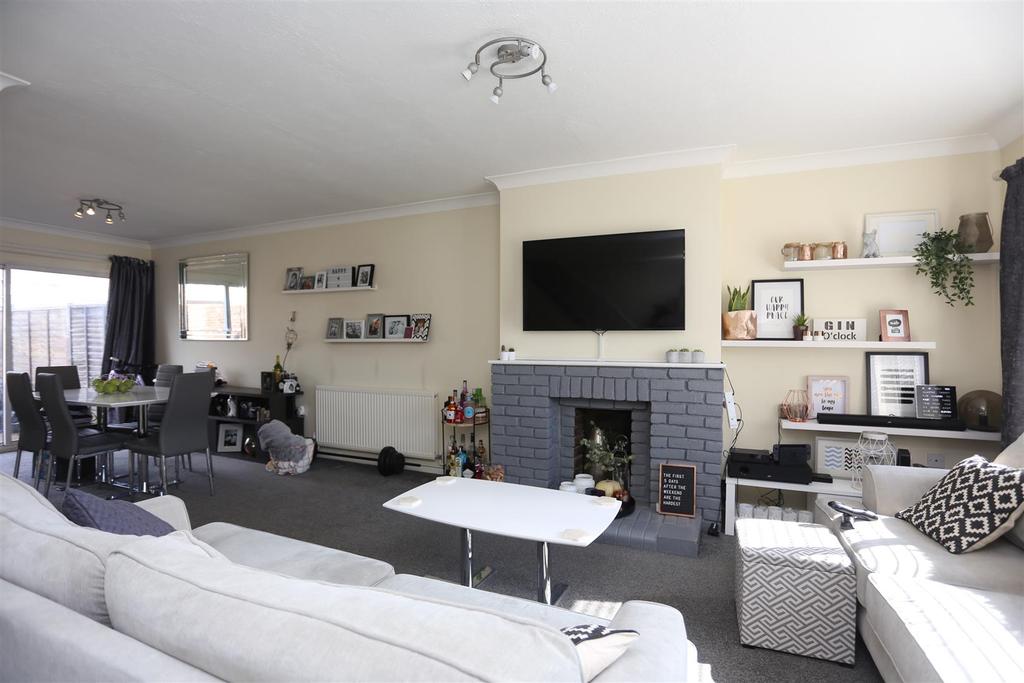 St Giles Close, Shoreham, West Sussex 3 bed house £1,645 pcm (£380 pw)