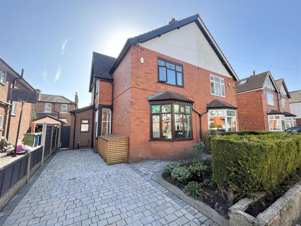 Linden Avenue, Sale 5 bed semidetached house £595,000