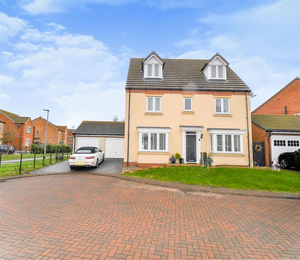 Kensington Avenue, Kingswood, Hull 5 bed detached house £340,000