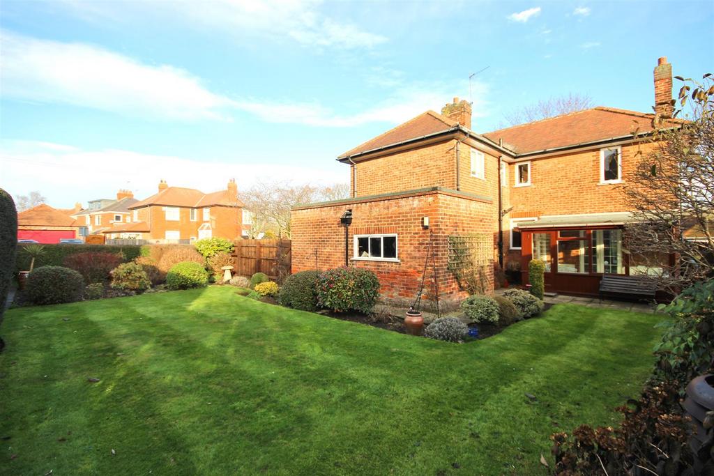 The Leases, Beverley 3 bed detached house £535,000