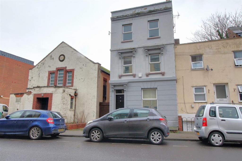 Park Road, Gloucester 5 bed end of terrace house £300,000