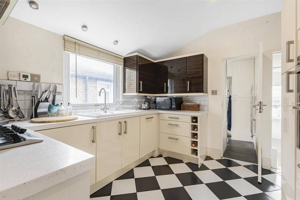 James anderson-fff  37 bendemeer road-sw15  16 .jp