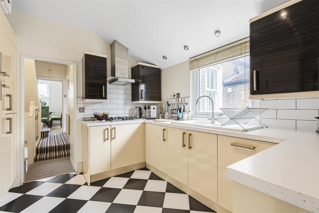 James anderson-fff  37 bendemeer road-sw15  13 .jp