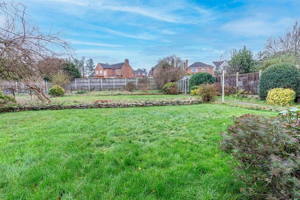 Sebright Avenue, Worcester 2 Bed Detached Bungalow - £350,000