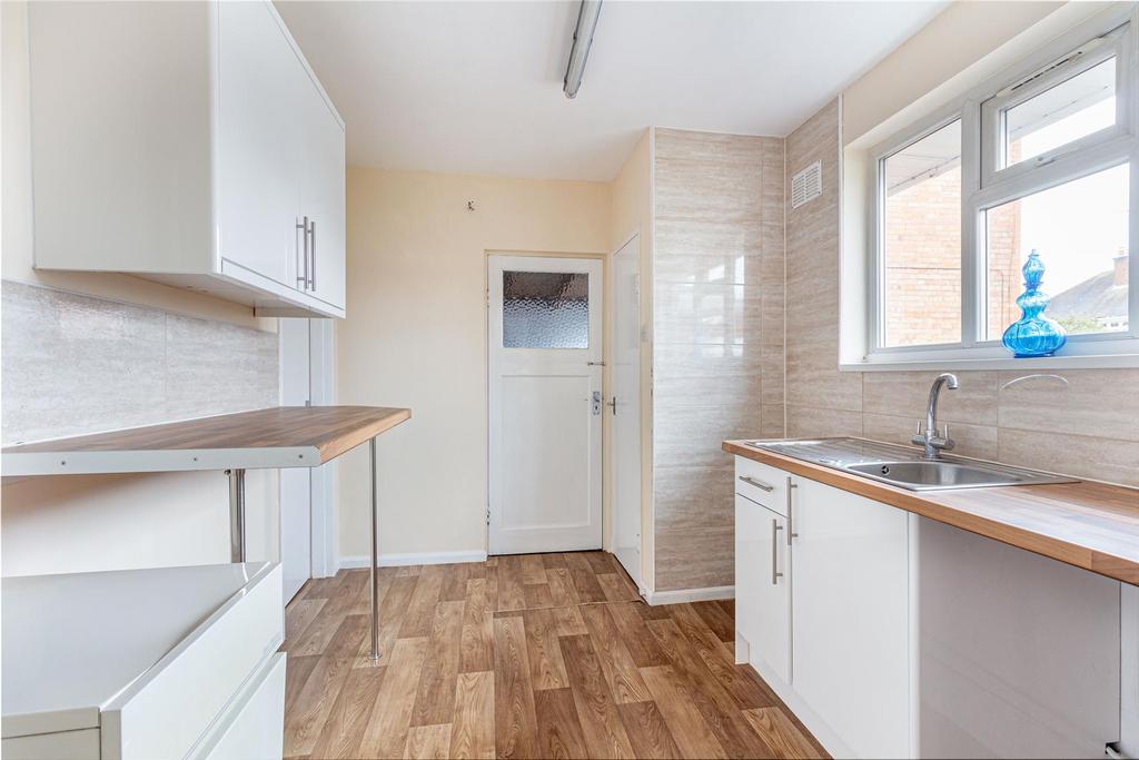 Sebright Avenue, Worcester 2 bed detached bungalow £350,000