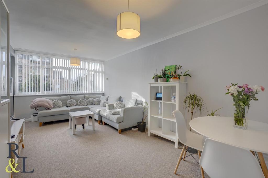 Wilford Lane, West Bridgford, Nottingham 2 bed apartment £850 pcm (£