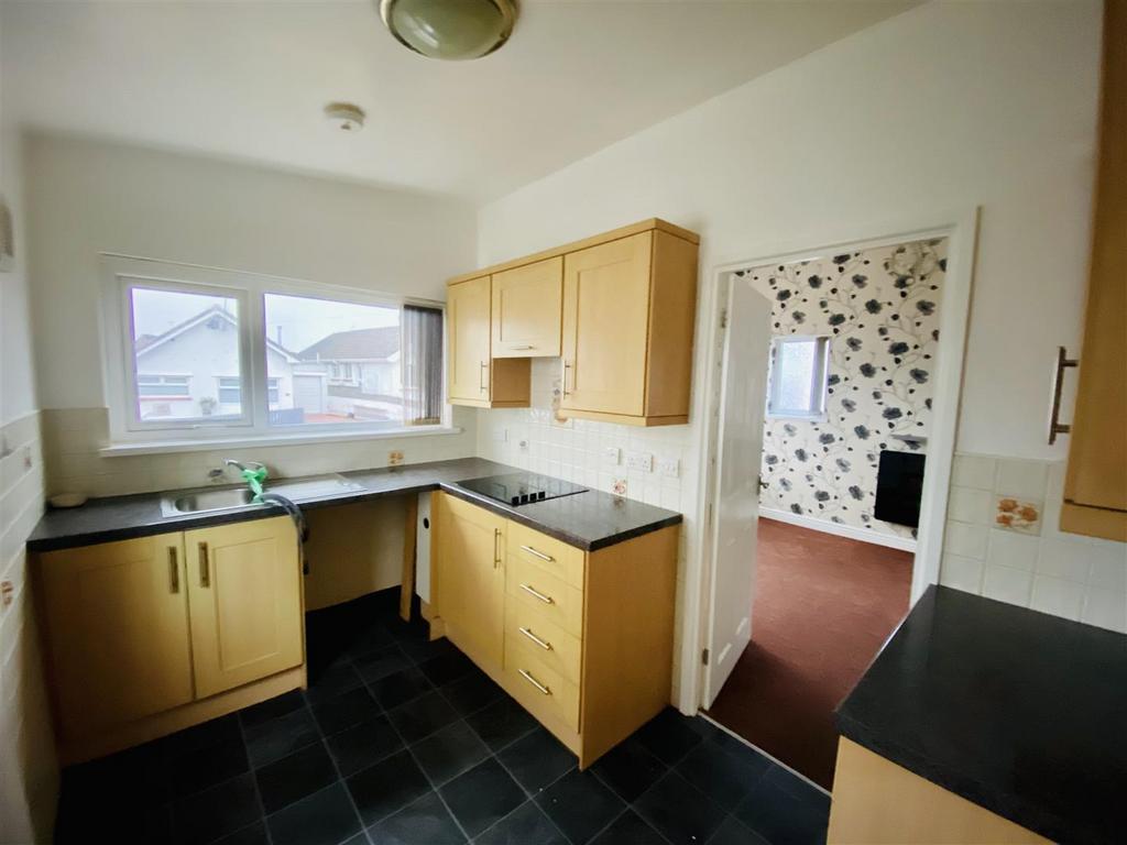 Lime Grove, Killay, Swansea 2 bed detached bungalow £179,950