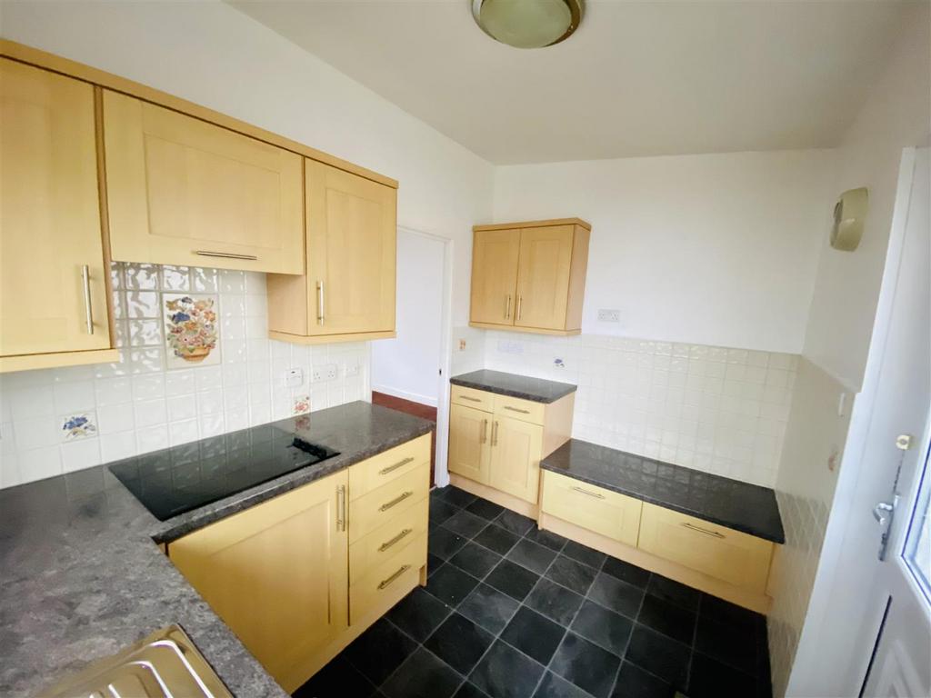 Lime Grove, Killay, Swansea 2 bed detached bungalow £179,950