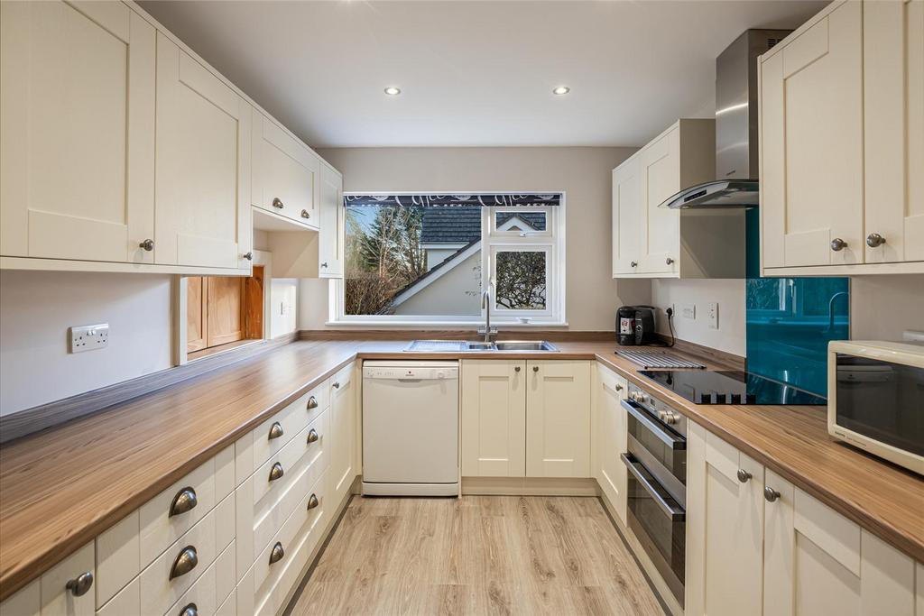 A11 - 18 Mount Boone Way Dartmouth - 221215.jpg