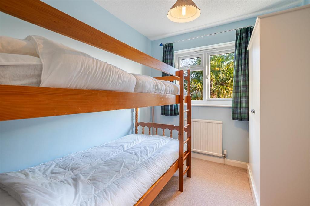 A16 - 18 Mount Boone Way Dartmouth - 221215.jpg