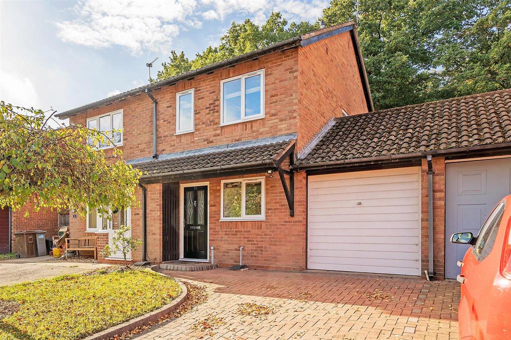 Maywell Drive, Solihull 2 bed semidetached house £1,000 pcm (£231 pw)