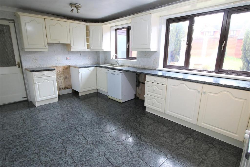 Dunsfold Close, Sedgmoor Park, Bilston 3 bed detached house £275,000