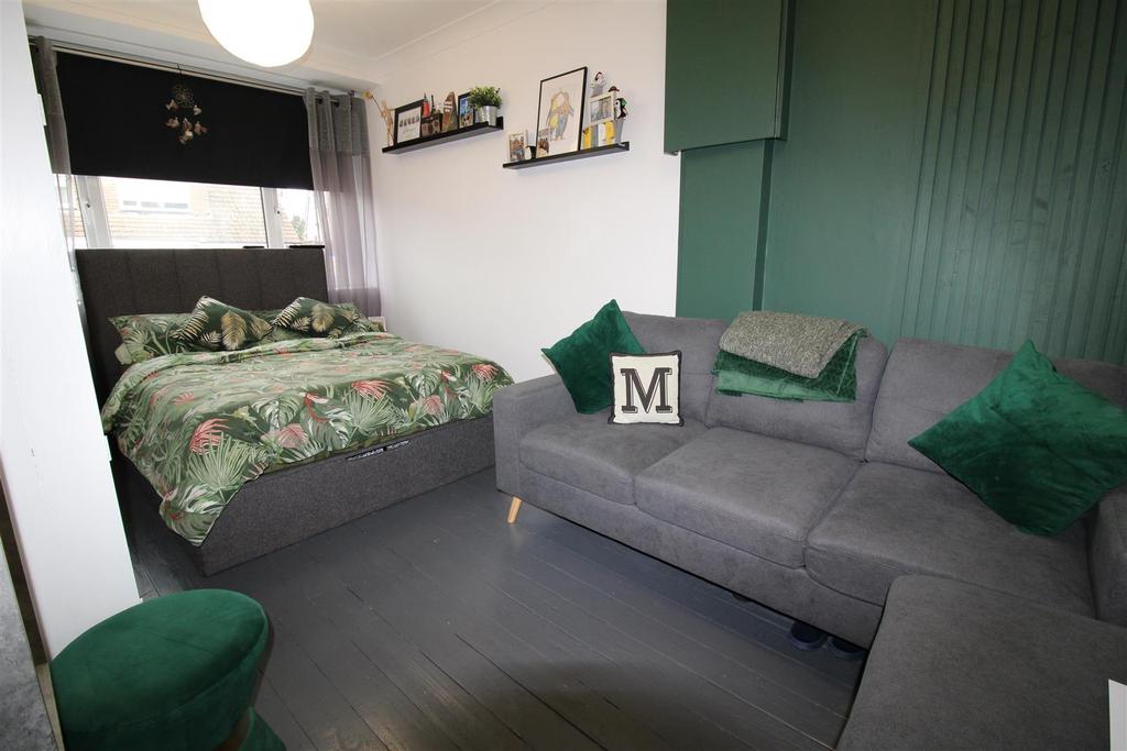 Bedroom4.JPG