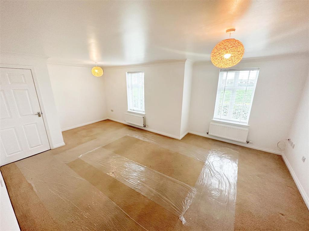 Colossus Way, Bletchley, Milton Keynes 2 bed flat £1,050 pcm (£242 pw)