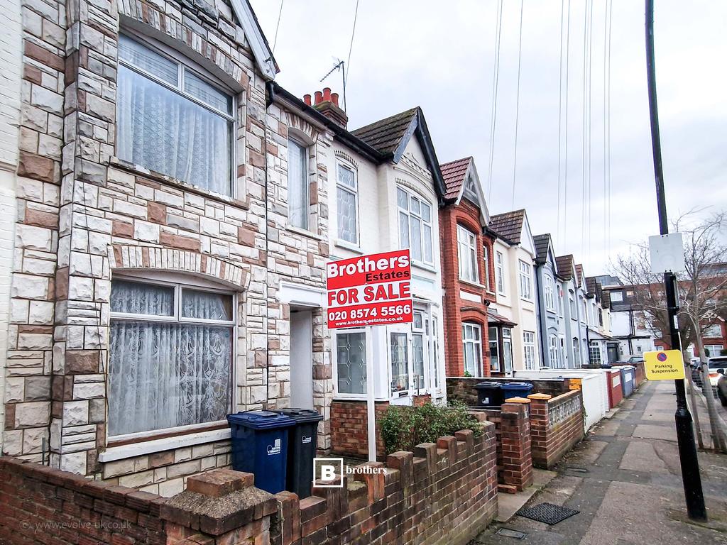 Townsend Road, Southall UB1 3 bed terraced house for sale £499,999