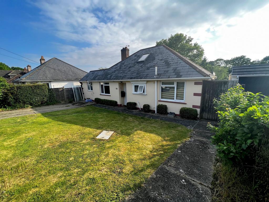 Gorsefield Road, New Milton, Hampshire. BH25 5HA 4 bed detached