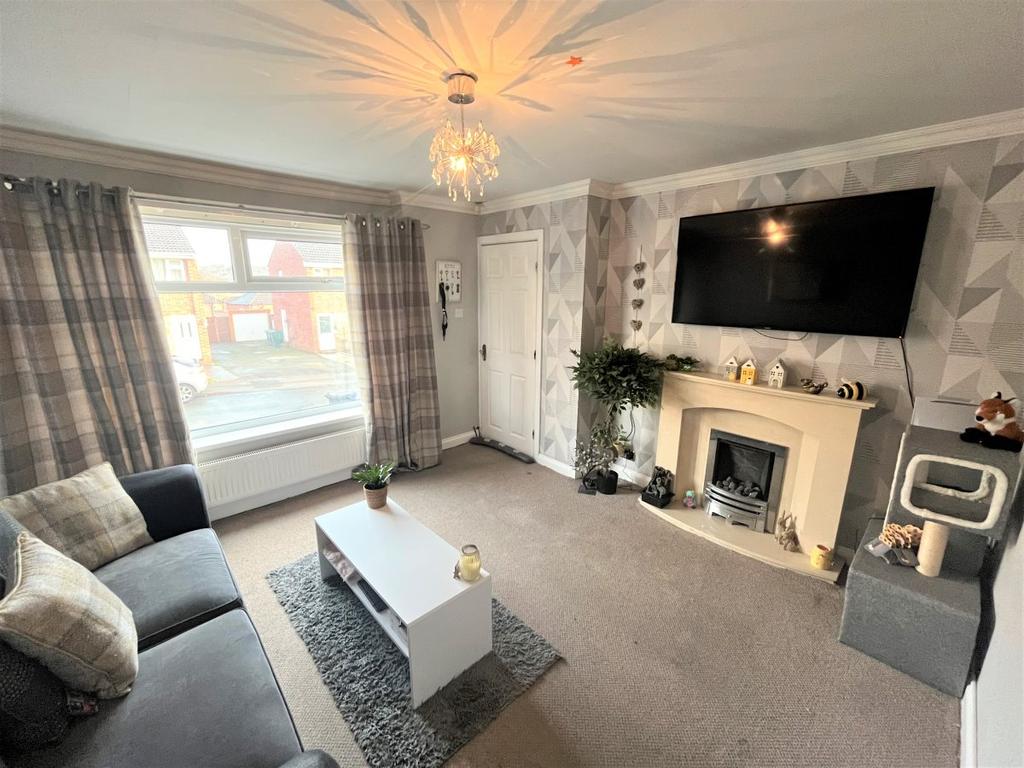 Cornmill Drive, Liversedge 4 bed house £165,000
