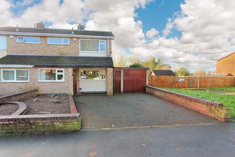 3 bedroom semi-detached house for sale - Coombe Rise, Oadby, Leicester, LE2