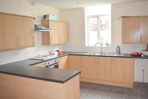 6 bedroom terraced house to rent, Granville Road, Fallowfield, M14