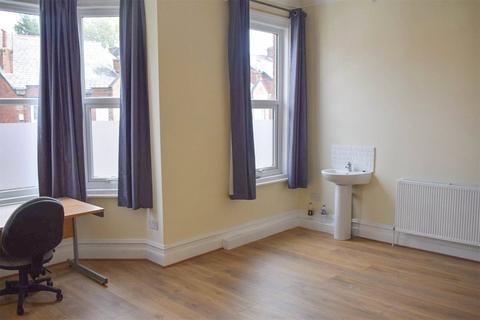 6 bedroom terraced house to rent, Granville Road, Fallowfield, M14