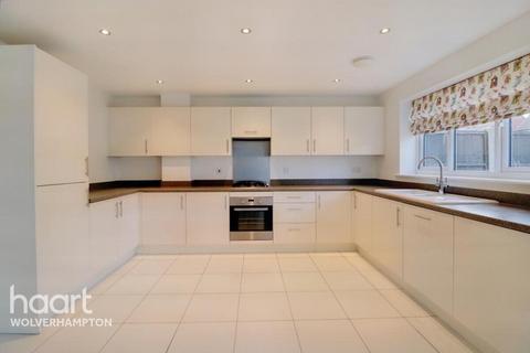 4 bedroom detached house to rent, Newbold Drive, Stafford