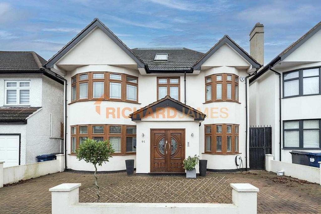 Millway, Mill Hill 4 bed detached house £1,300,000