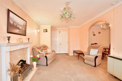 2 bedroom flat for sale - Cunningham Close, Romford, Essex