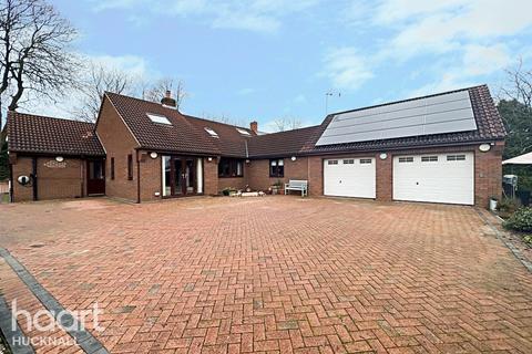 5 bedroom detached house for sale - The Common, Alfreton