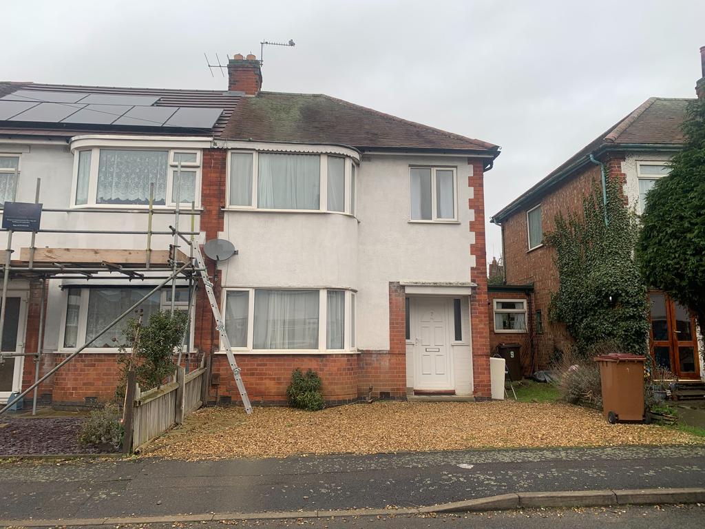 Oak Road, Melton Mowbray, LE13 3 bed semidetached house £775 pcm (£179 pw)