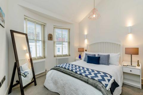 2 bedroom terraced house to rent, Surrey Street, Brighton